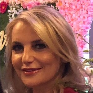 Meet your Posher, Roya